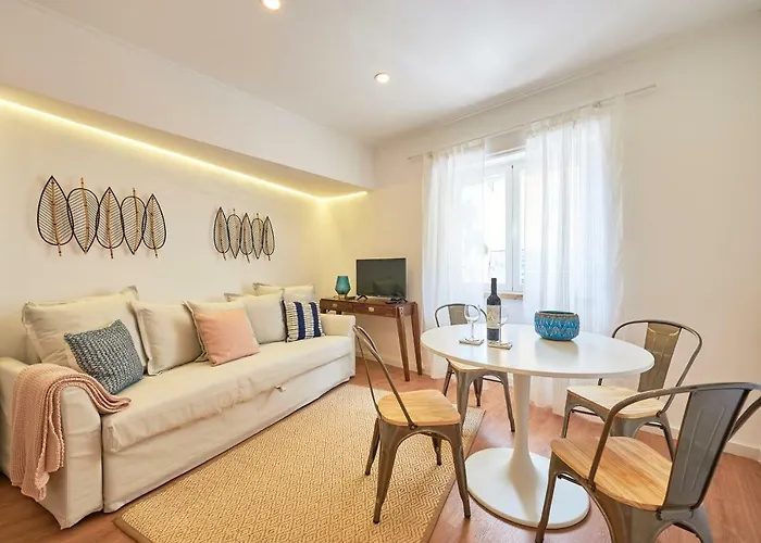 Belem Light Filled Apartment, By Timecooler
