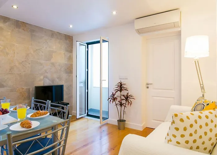 Joivy Cosy 1-Bed Flat With Balcony In Alfama, Moments From The Port
