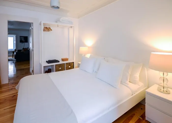 Sunny And Stylish Apartment - 11 Min To The Center
