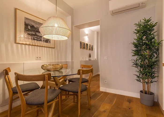 Upscale&Modern 2BDR Apartment