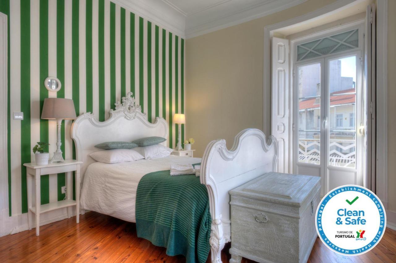 Angola 1 - 6 Bedrooms Appartement *