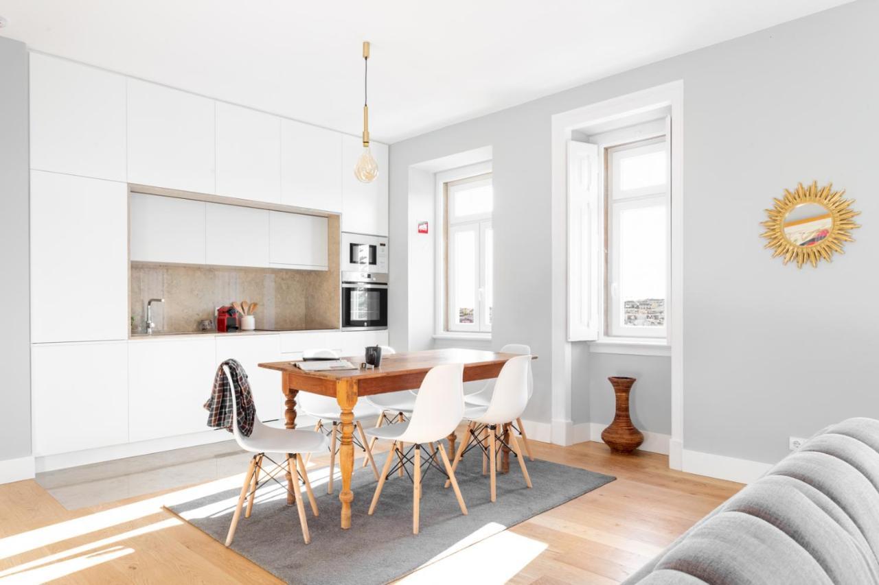 Appartement Joivy Marvelous 3-bed With Astonishing View And Terrace, Nearby St George Castle Lisboa