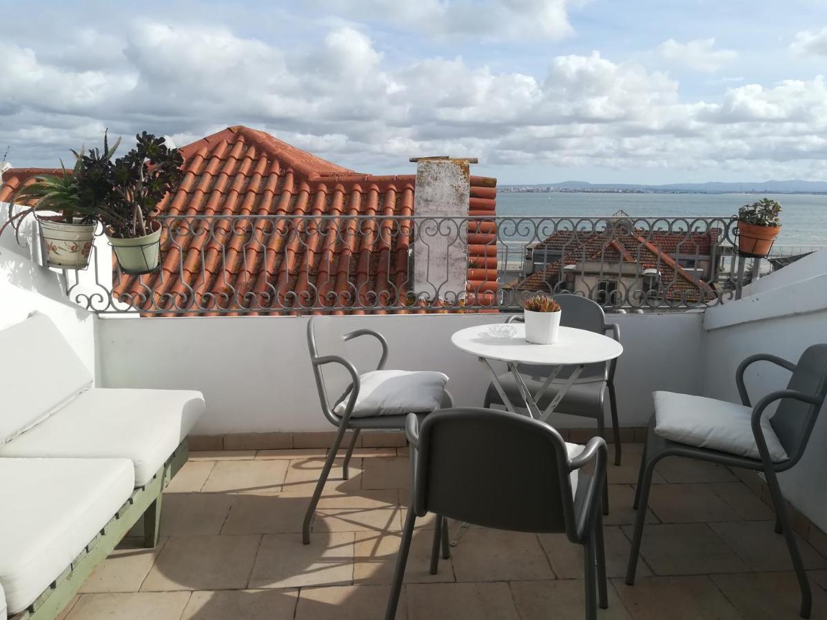 Little River View Triplex In Alfama *