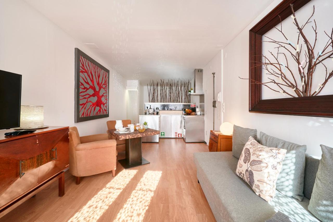 Renovated Charming Apartment, By Timecooler