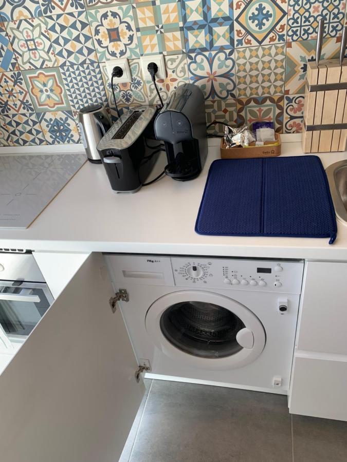 Ensoleille Avec Terrasse Proche D'amoreiras * Lisbon