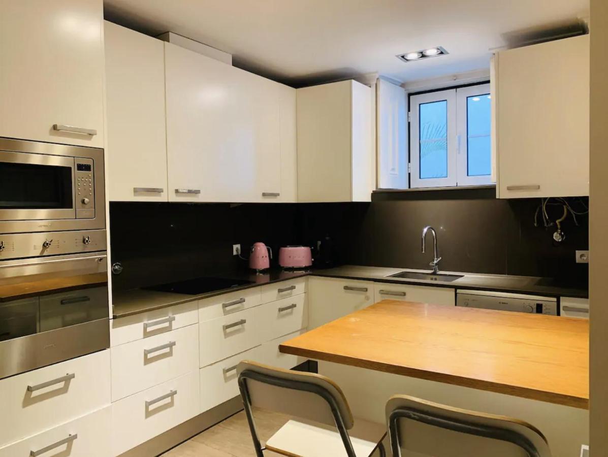 Charming 4 Bedroom In Chiado Lisboa