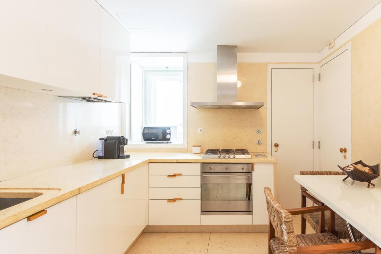 Joivy Chiado Self Check-in 2-br Flat With Parking *