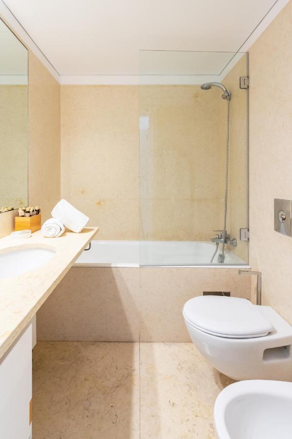 Joivy Chiado Self Check-in 2-br Flat With Parking Appartement Lissabon