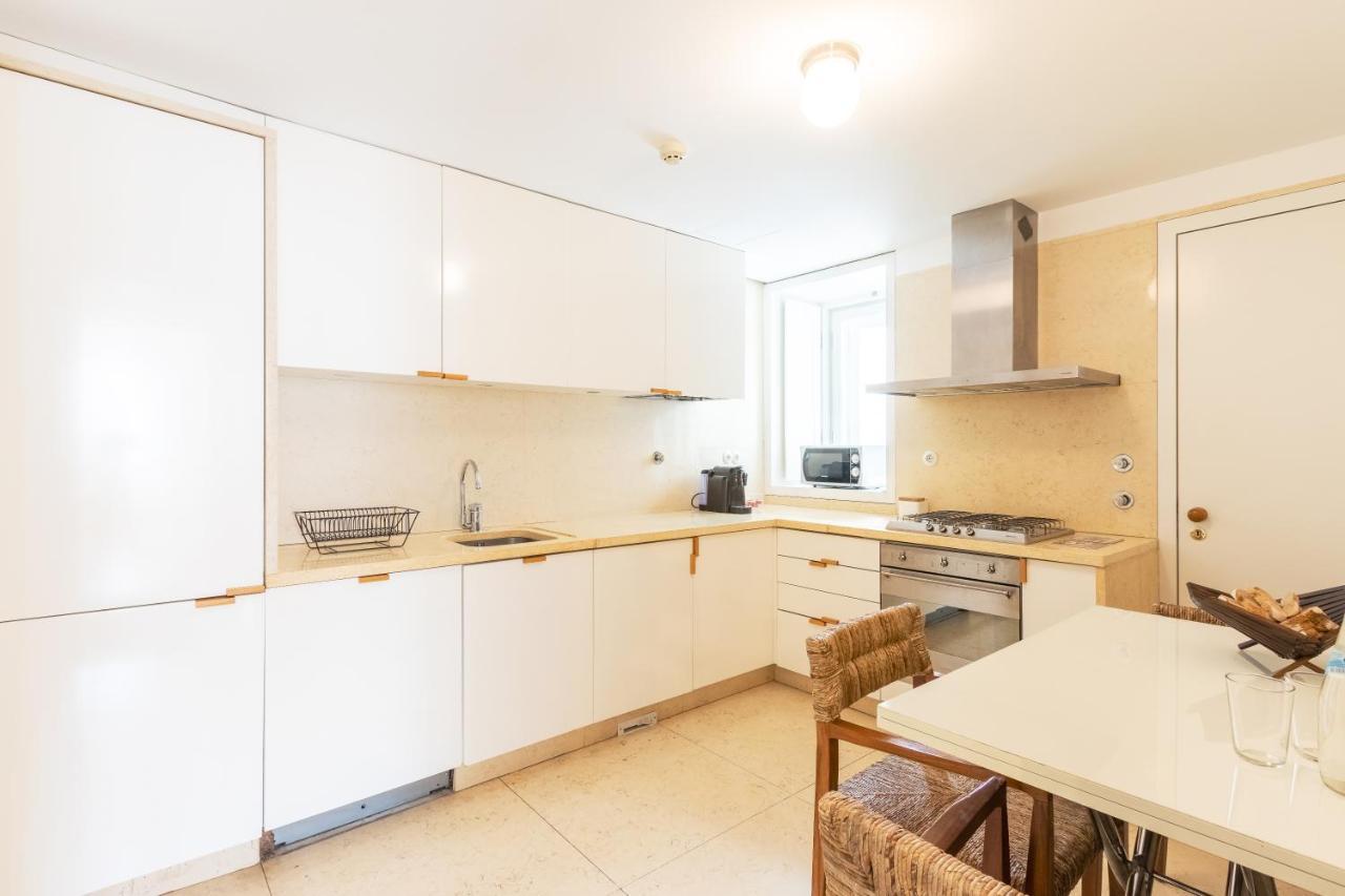 Joivy Chiado Self Check-in 2-br Flat With Parking