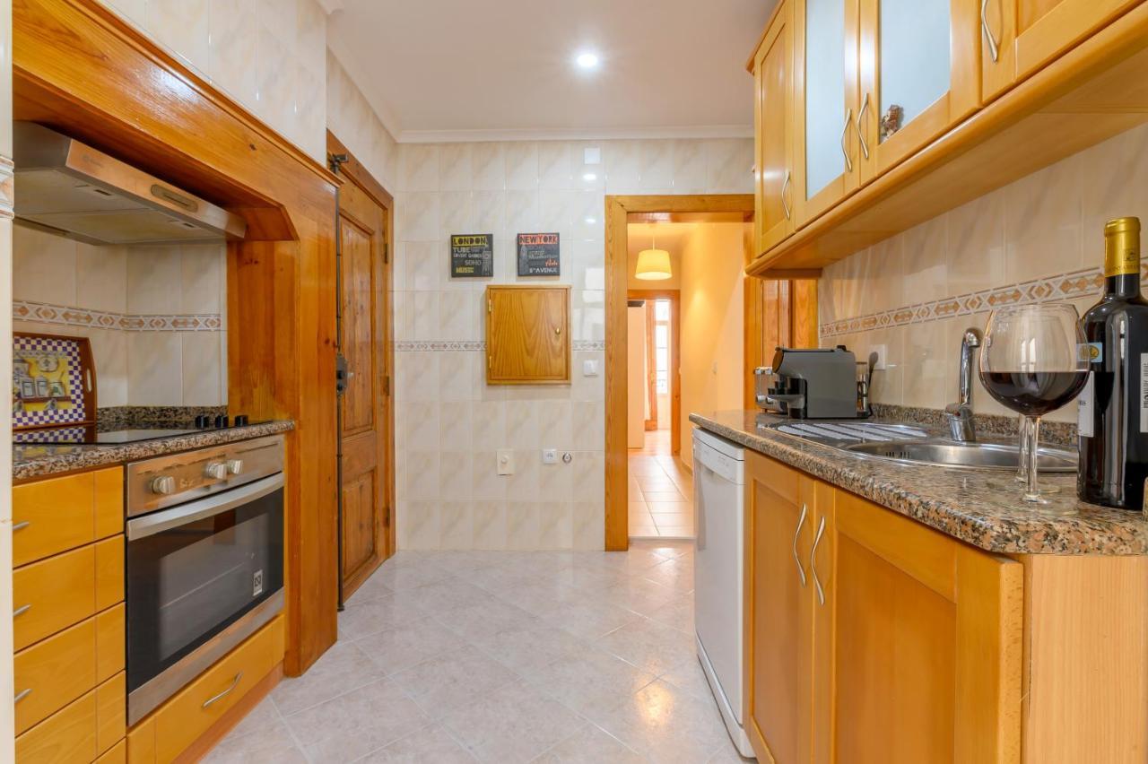 Apartment Downtown Correeiros *