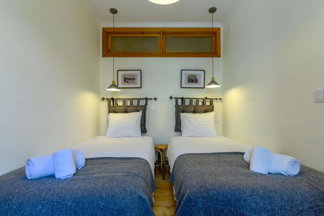 Apartment Downtown Correeiros *