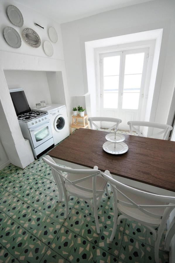 Apartment Charming In Alfama With River View! Lisbon