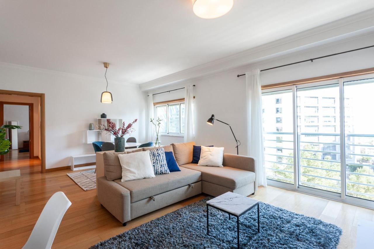 Appartement Orient - Modern, Spacious And Sunny! By The River!