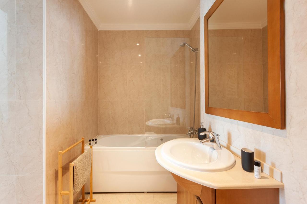 Appartement Orient - Modern, Spacious And Sunny! By The River!