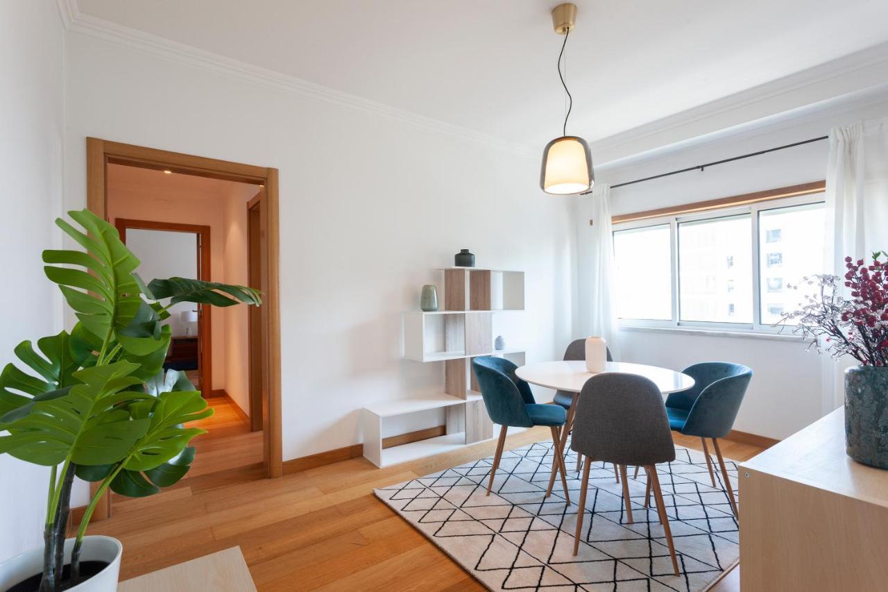Orient - Modern, Spacious And Sunny! By The River! Lissabon