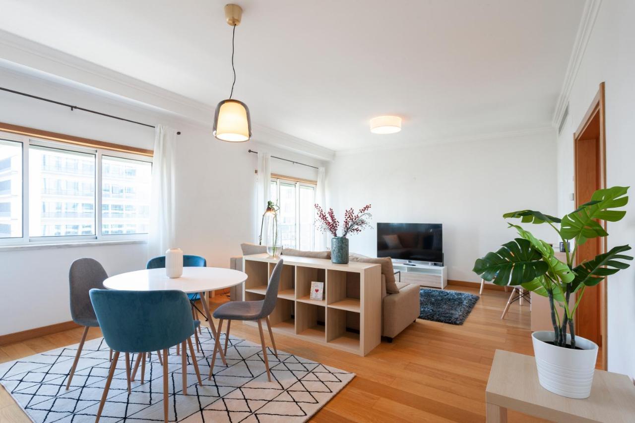 Appartement Orient - Modern, Spacious And Sunny! By The River! Lissabon