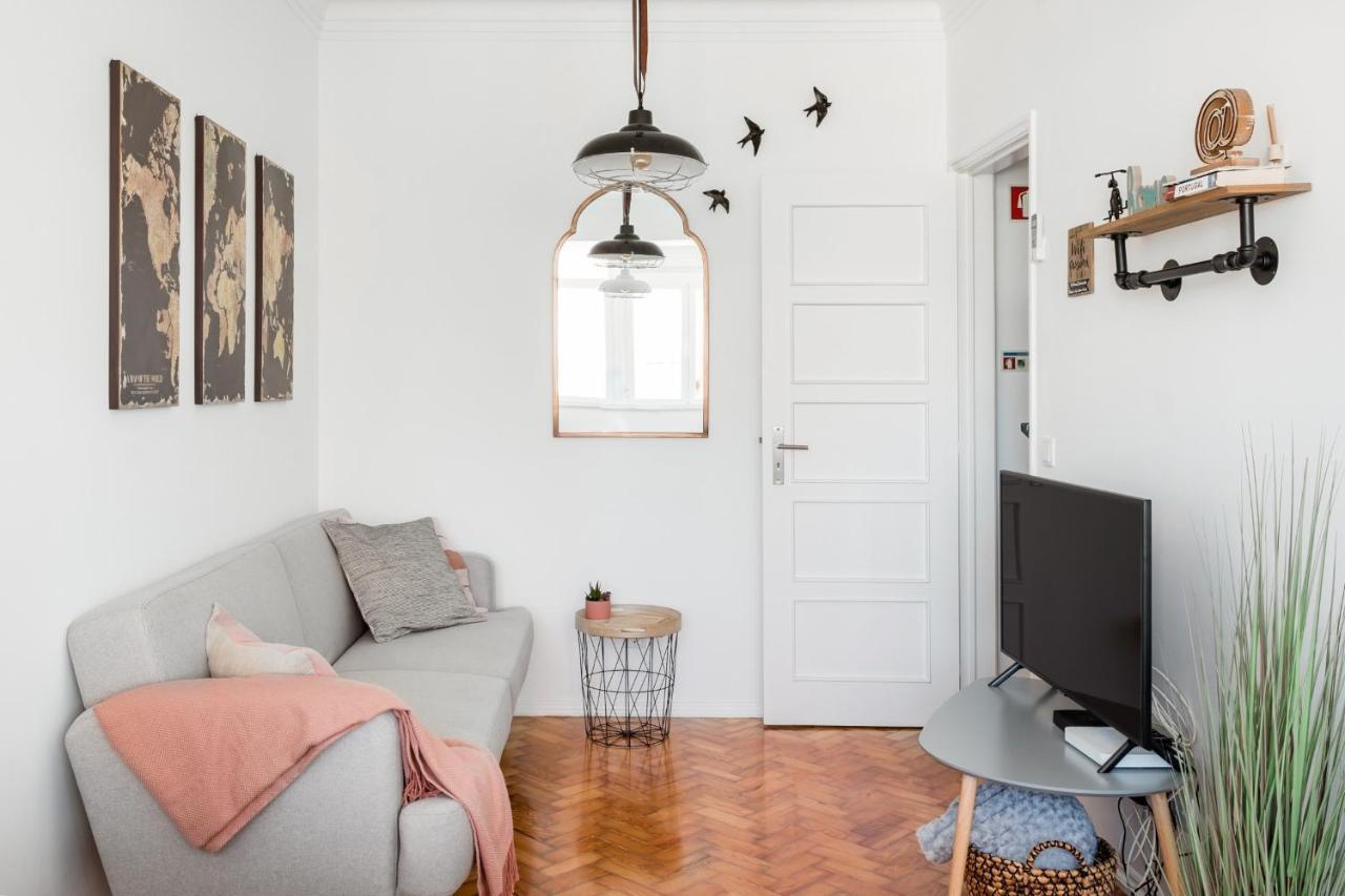 Appartement Stroll To Coffee Shops Near A Renovated Hillside In Graca
