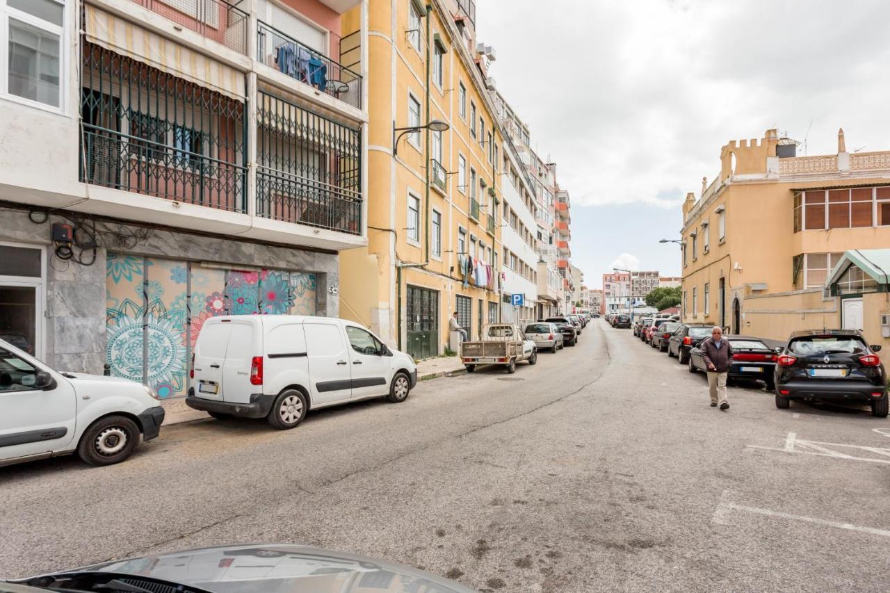 Stroll To Coffee Shops Near A Renovated Hillside In Graça *