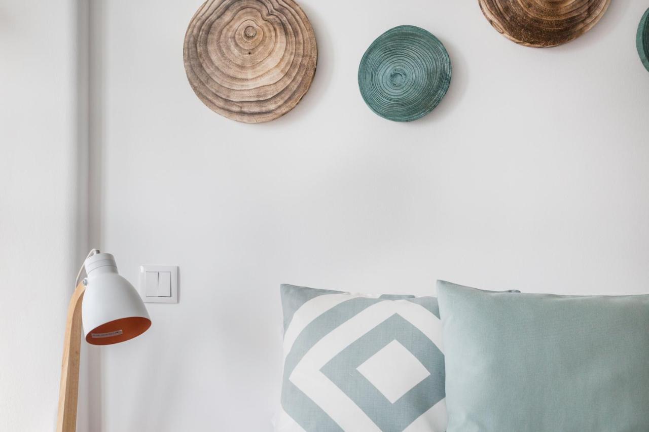 Stroll To Coffee Shops Near A Renovated Hillside In Graca Appartement *