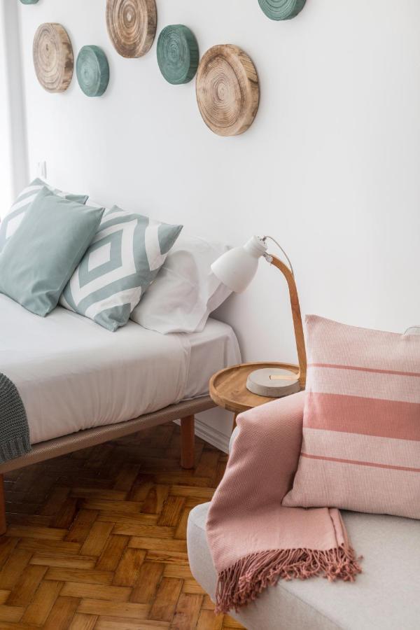 Stroll To Coffee Shops Near A Renovated Hillside In Graca Lissabon