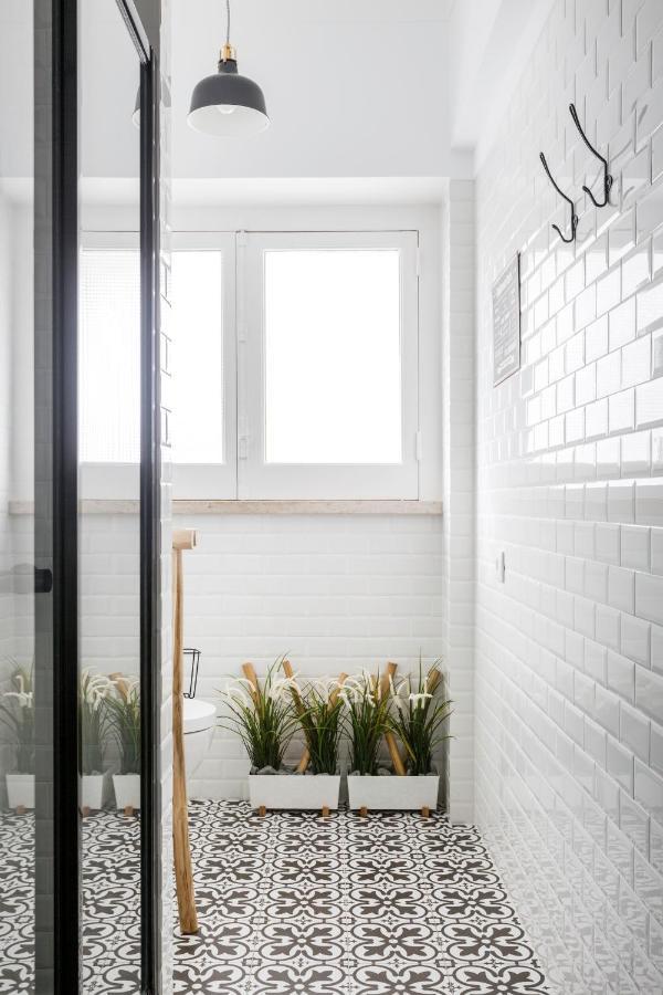 Stroll To Coffee Shops Near A Renovated Hillside In Graca Lissabon