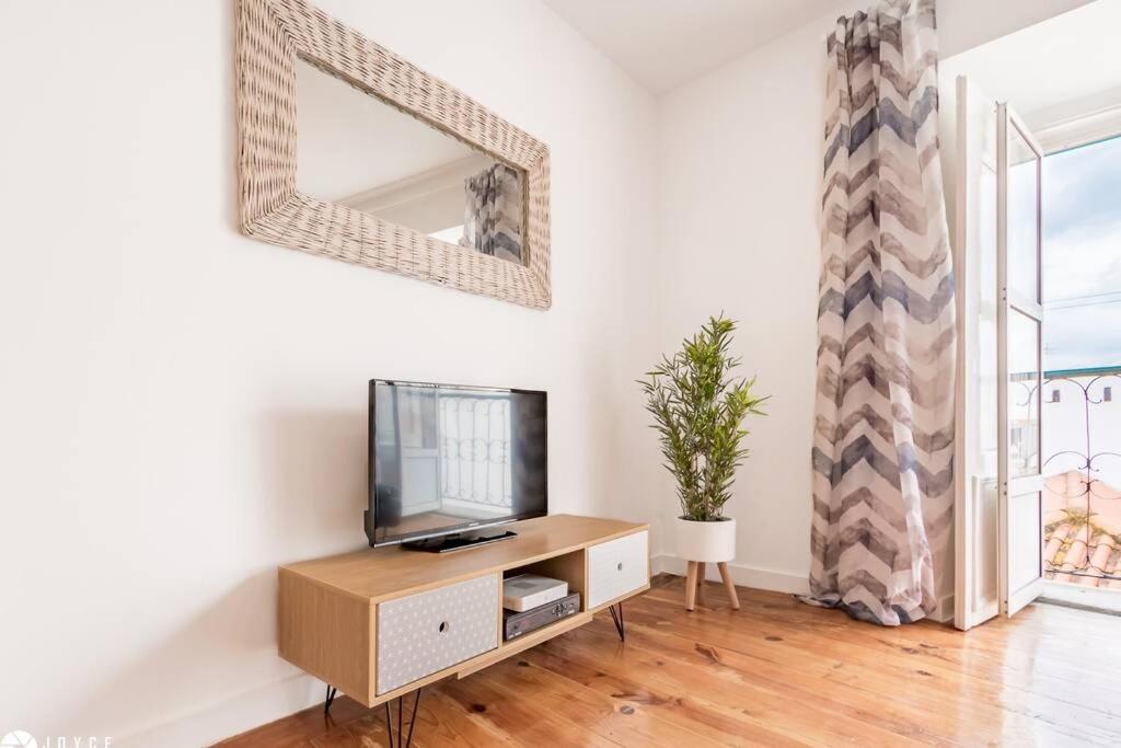 Inloveapartments - Window To Heaven Apartment