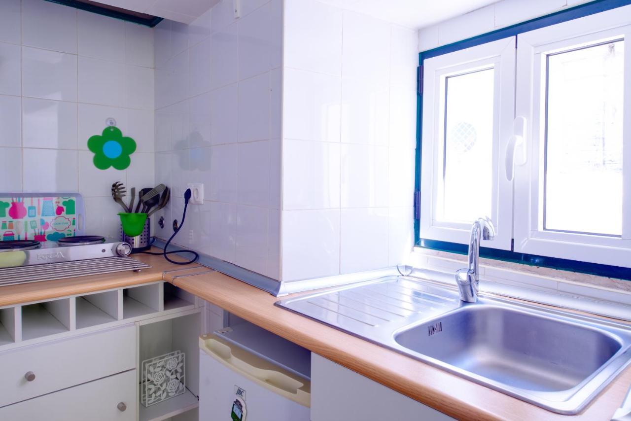 Cozy House By Famous Flea Market With Terrace Appartement Lisboa