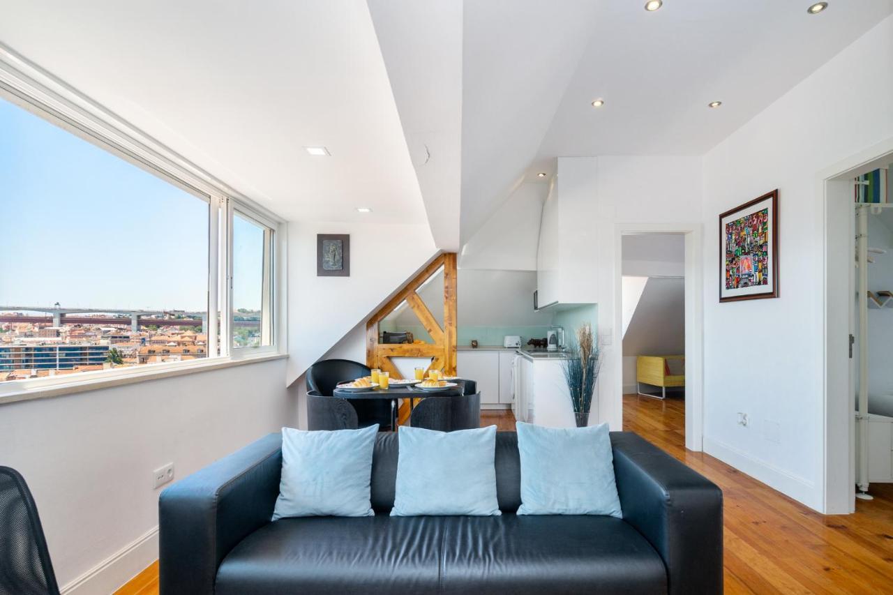 Whome | Premium River View