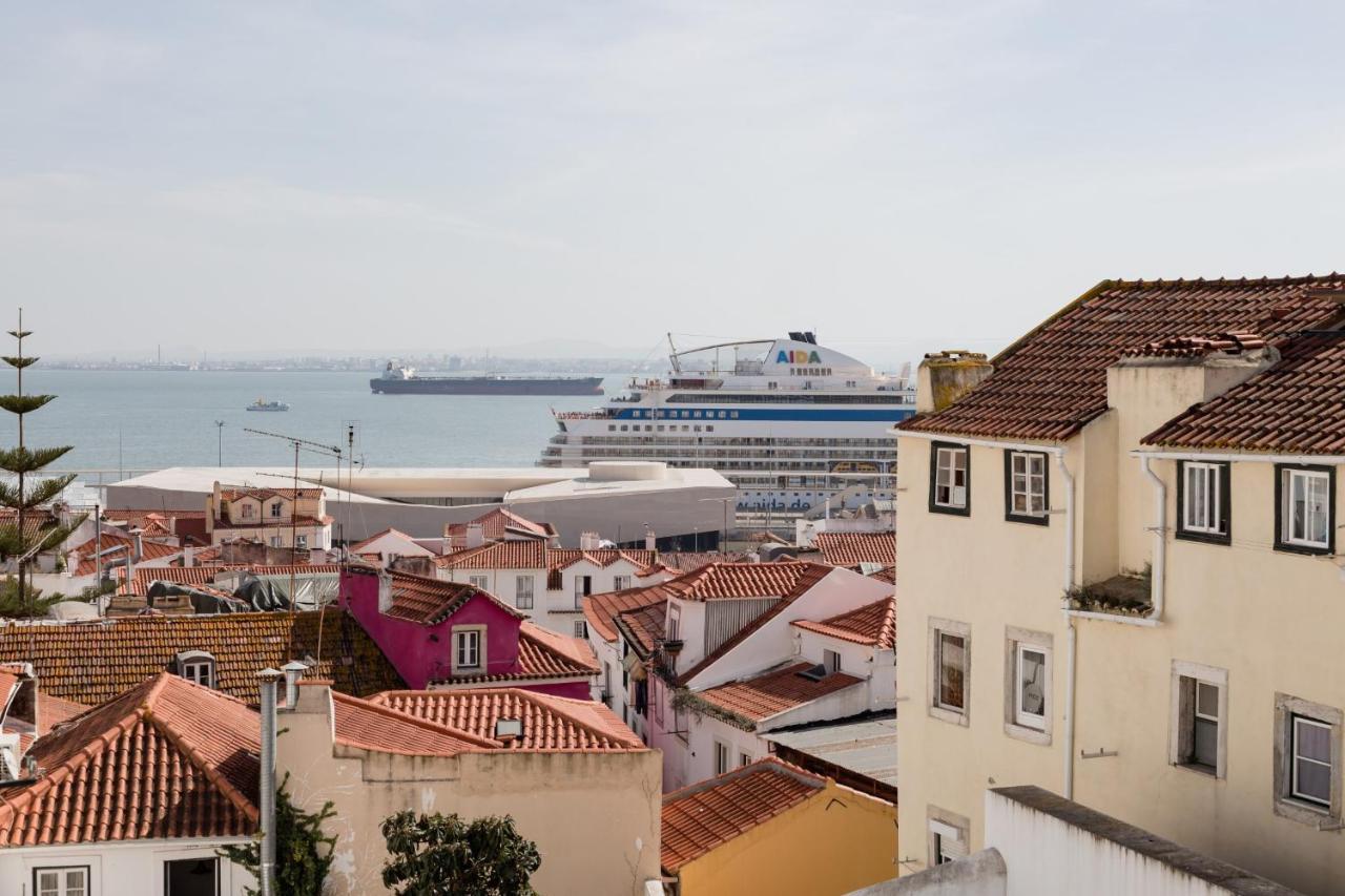 Alfama Terrace River And Historic View Spacious And Charming Ground Floor 18th Century Building *