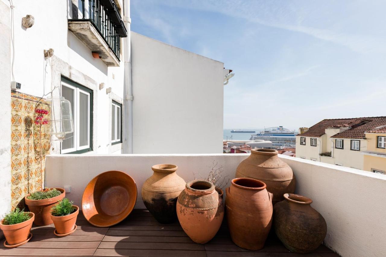 Alfama Terrace River And Historic View Spacious And Charming Ground Floor 18th Century Building * Lissabon