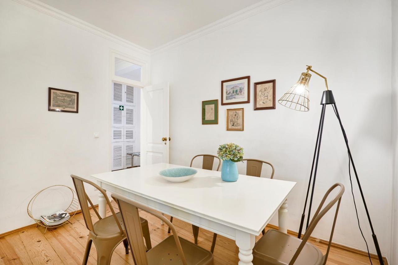 Apartment Spacious Bairro Alto With Courtyard, By Timecooler *