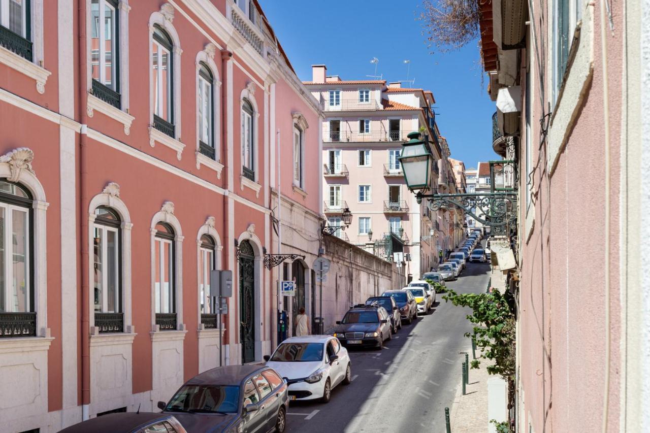 Apartment Joivy Principe Real 2br With Terrace Nearby Botanical Garden Of Lissabon
