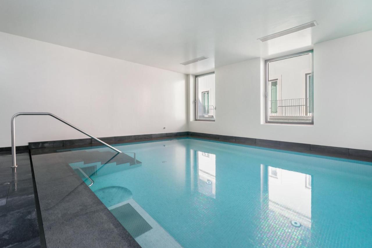 Whome | Av. Da Liberdade Deluxe W/ S-pool, Gym & Parking * Lisboa
