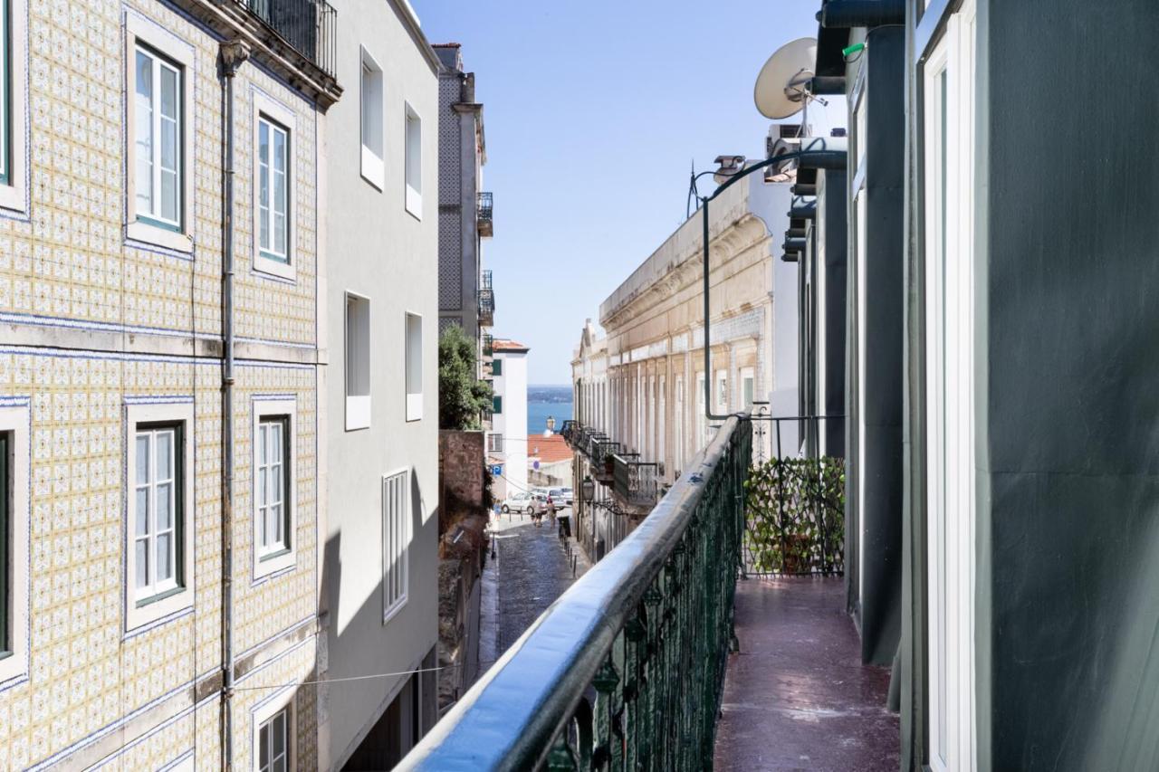 Joivy Marvelous 3-bed With Astonishing View And Terrace, Nearby St George Castle Lisboa