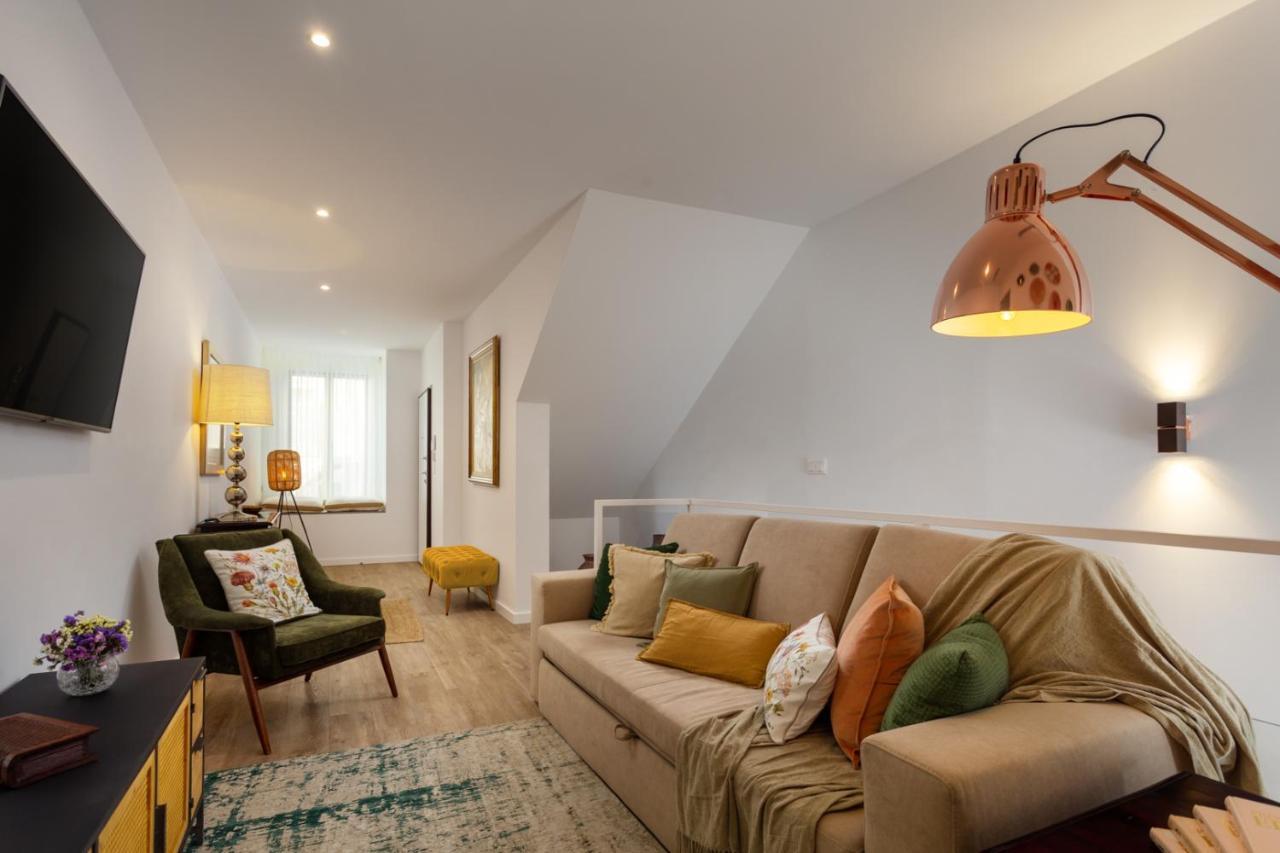 Stupendo- Two Rooms, Patio With Refreshing Pond-center-air Conditioning-free Park Lissabon