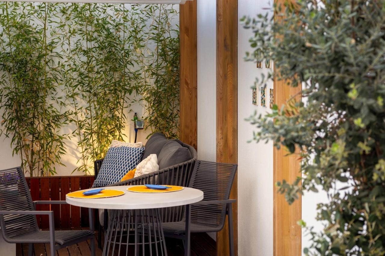 Stupendo- Two Rooms, Patio With Refreshing Pond-center-air Conditioning-free Park * Lissabon