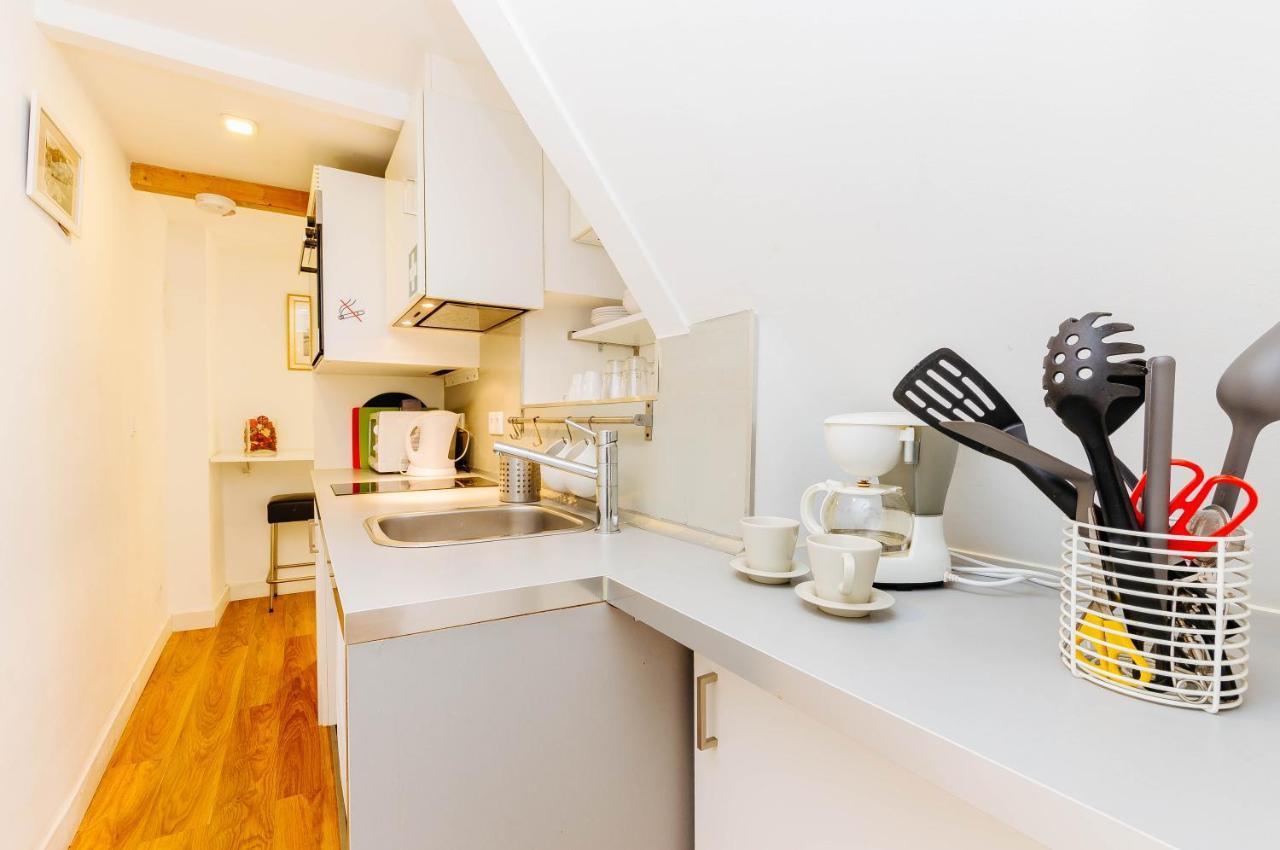 Rent4rest Bairro Alto Charming 1bd Lisbon
