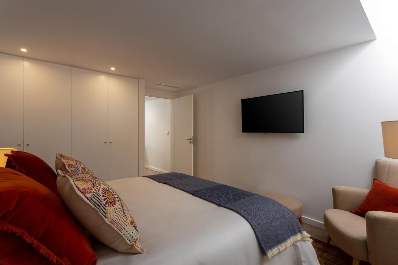 Stupendo- Two Rooms, Patio With Refreshing Pond-center-air Conditioning-free Park * Lissabon