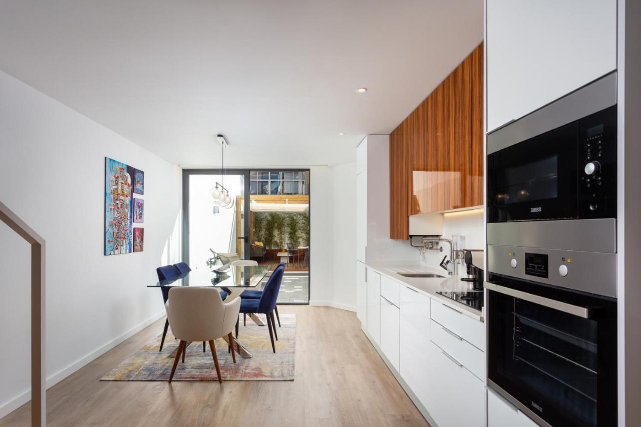 Stupendo- Two Rooms, Patio With Refreshing Pond-center-air Conditioning-free Park Apartment *