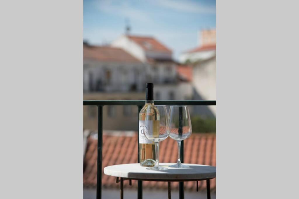 Alfama Stunning River And Historic Views 2bedrooms & 2bathrooms Ac Balcony 18th Century Building Appartement