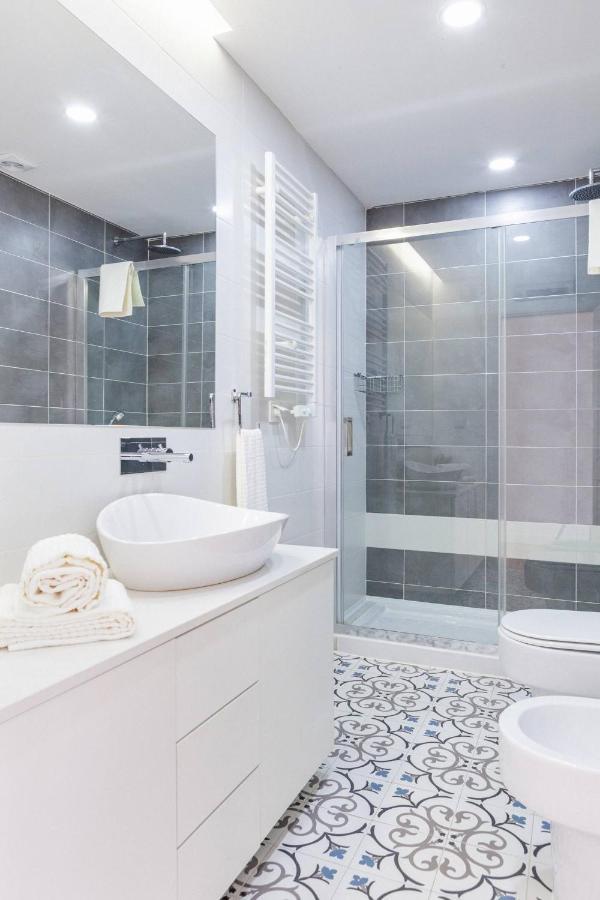 Appartement Alfama Delight Panoramic River And Historic Views 3 Bedrooms And 2 Bathrooms Ac 18th Century Building Lissabon