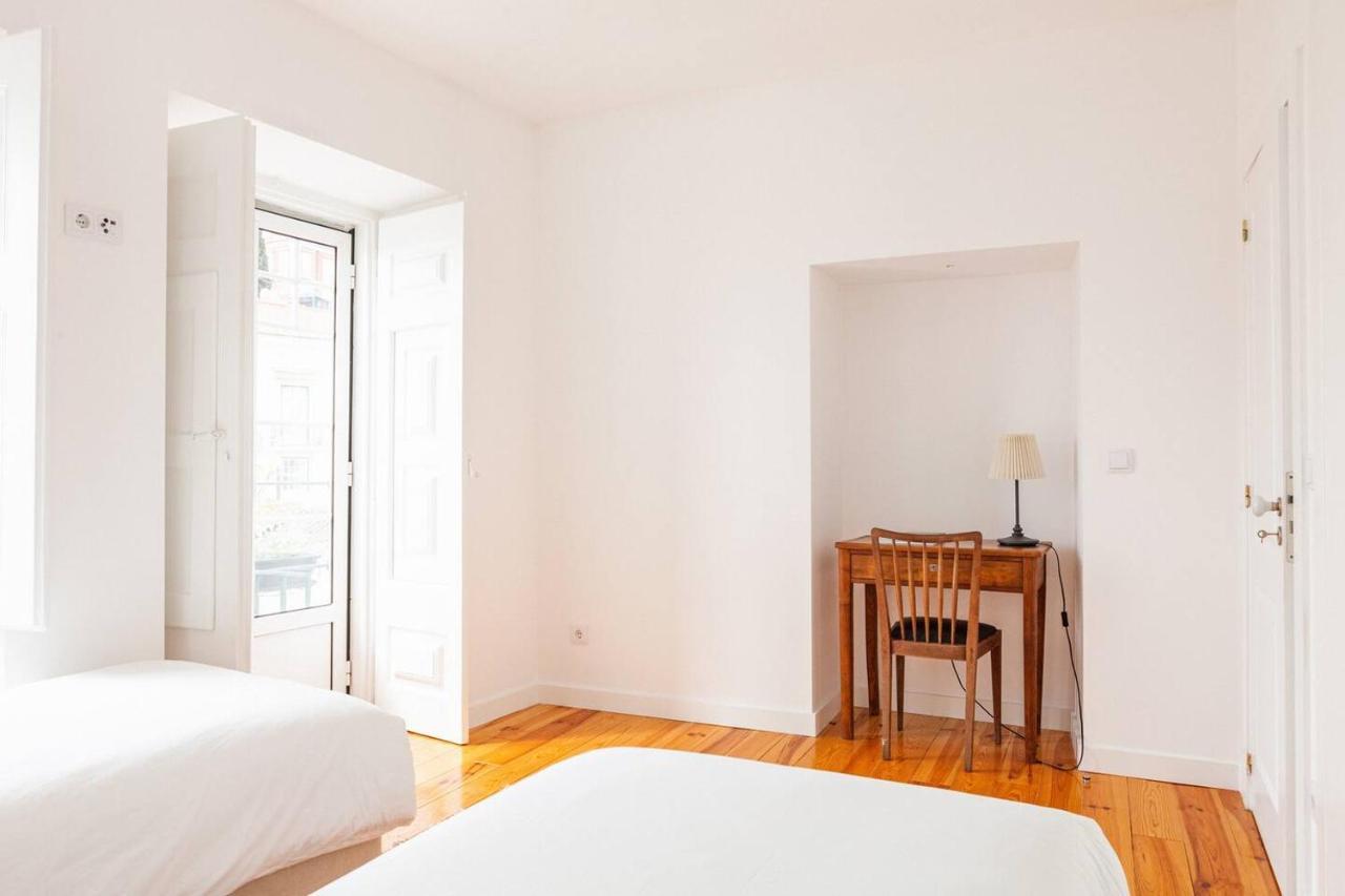 Alfama Delight Panoramic River And Historic Views 3 Bedrooms And 2 Bathrooms Ac 18th Century Building