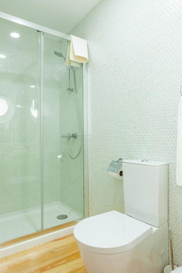 Alfama Delight Panoramic River And Historic Views 3 Bedrooms And 2 Bathrooms Ac 18th Century Building * Lissabon
