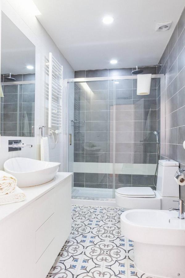Alfama Delight Panoramic River And Historic Views 3 Bedrooms And 2 Bathrooms Ac 18th Century Building Appartement *