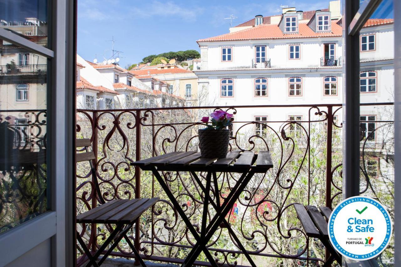 Alfama Sophisticate Flat With Balconies 2bedrs 2baths & Ac In 19th Century Building Historic Center Lissabon