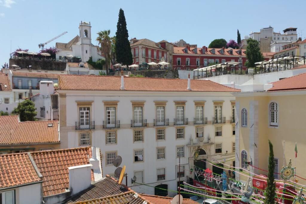 Alfama Stunning River And Historic Views 2bedrooms & 2bathrooms Ac Balcony 18th Century Building Appartement Lisboa