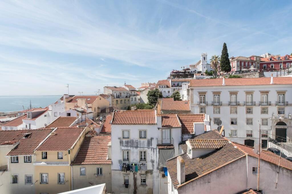 Alfama Stunning River And Historic Views 2bedrooms & 2bathrooms Ac Balcony 18th Century Building * Lisboa