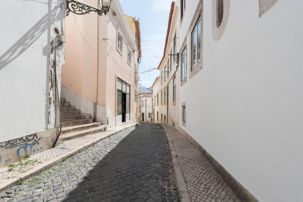 Alfama Stunning River And Historic Views 2bedrooms & 2bathrooms Ac Balcony 18th Century Building * Lisboa