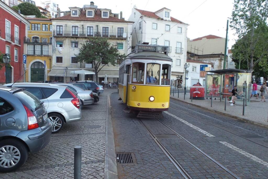 Alfama Stunning River And Historic Views 2bedrooms & 2bathrooms Ac Balcony 18th Century Building Lisboa