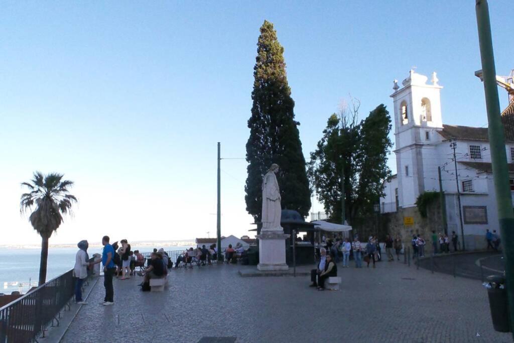 Alfama Stunning River And Historic Views 2bedrooms & 2bathrooms Ac Balcony 18th Century Building Appartement Lisboa